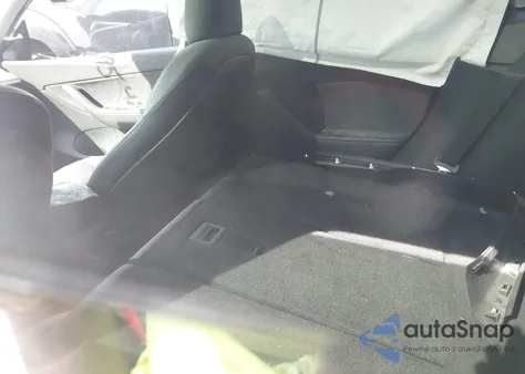 2021 Tesla Model Y Standard Range Rear-Wheel Drive z USA, uszkodzony, nr VIN 5YJYGDED5MF111166